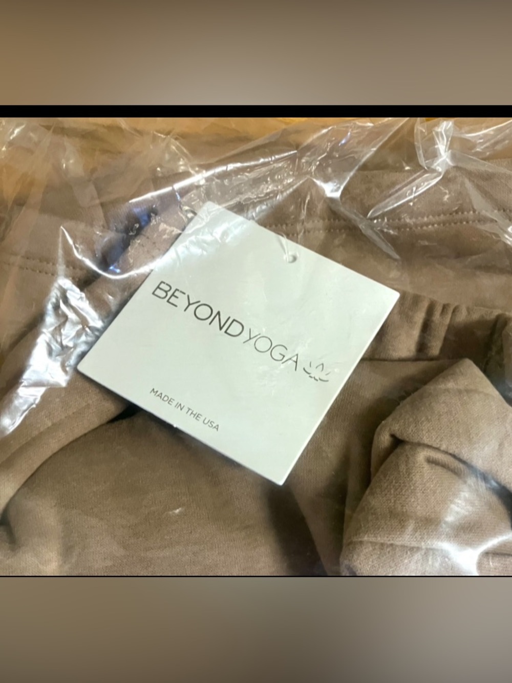 Beyond Yoga Open Ended Mid Rise Wide Leg Pant - Desert Sand Beige: M - Picture 8 of 9